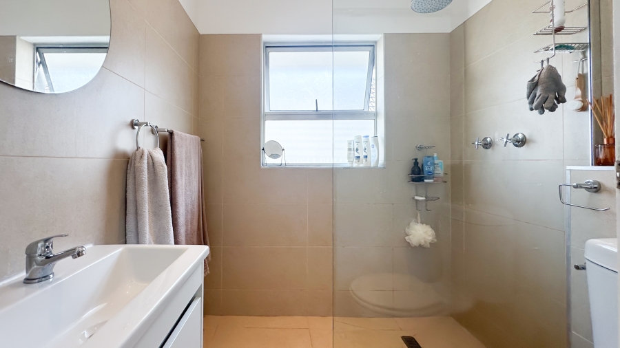 To Let 2 Bedroom Property for Rent in Sea Point Western Cape